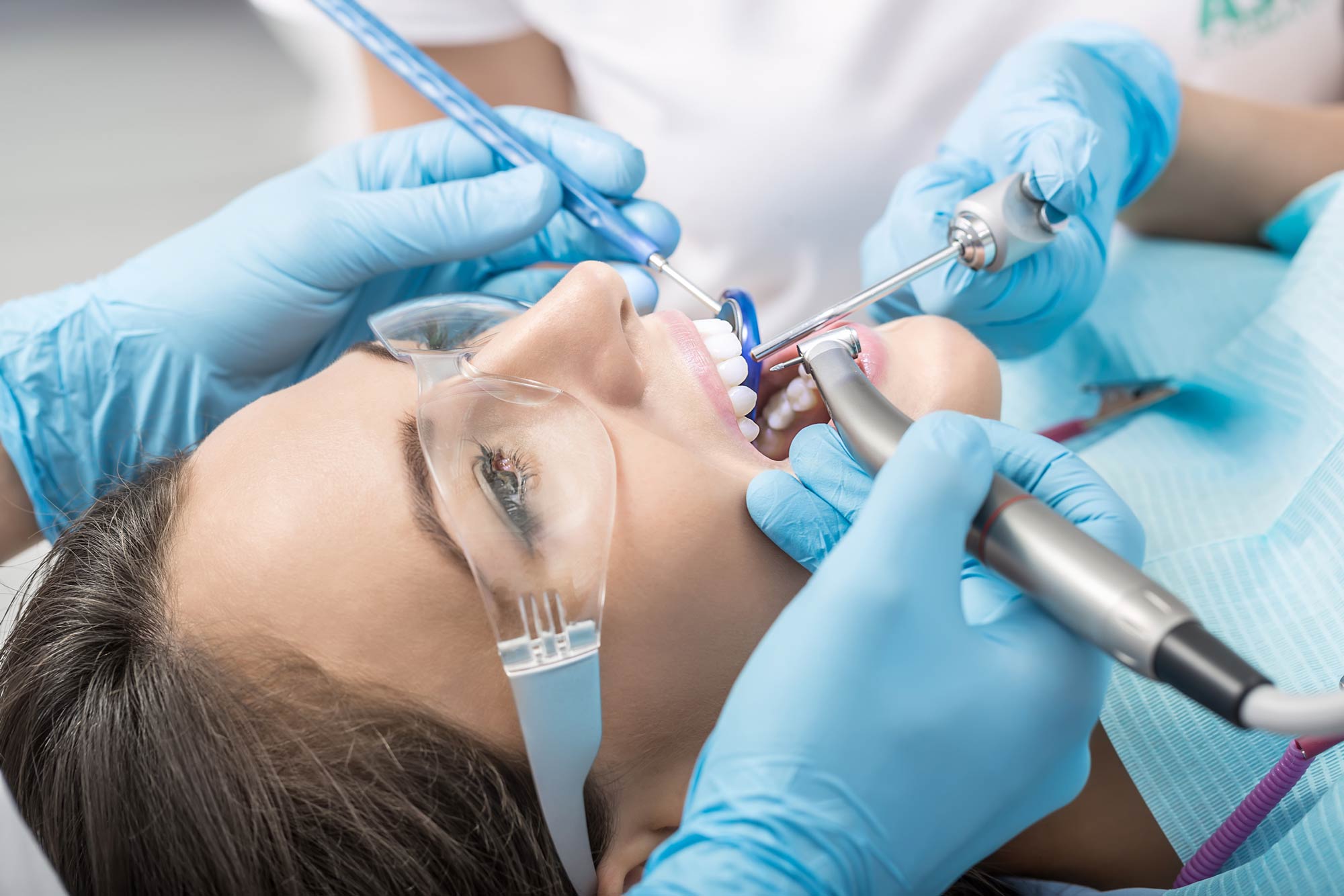  Oralchirurgie_Bunse_Zahnheilkunde-Endodontie_Fotolia_123438208_L.jpg