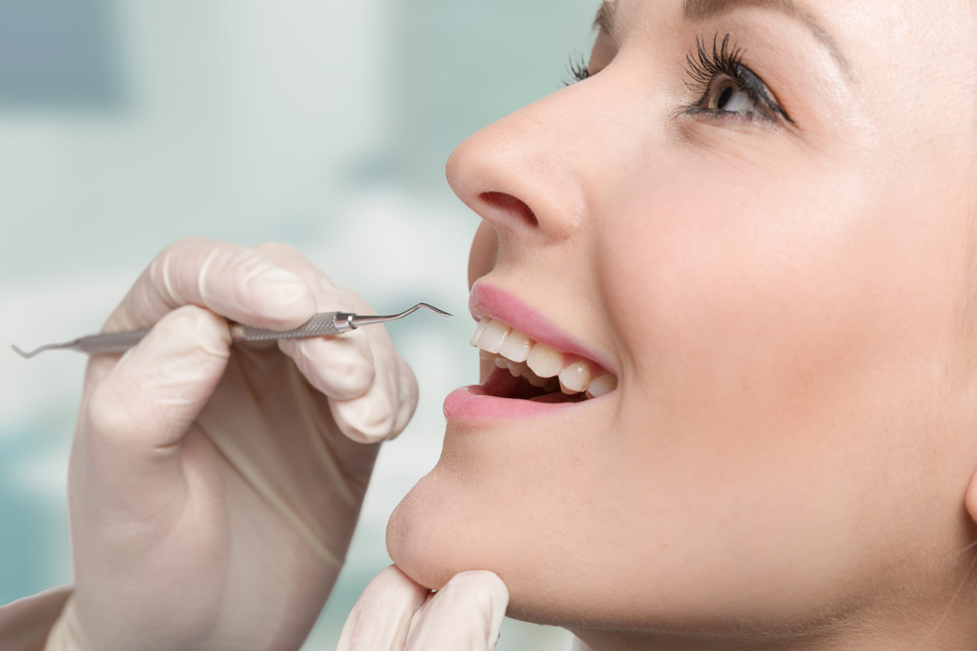  Oralchirurgie_Bunse_Zahnheilkunde-Parodontologie_Fotolia_115614676_L.jpg